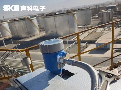 SKE radar level meter installation in refining unit
